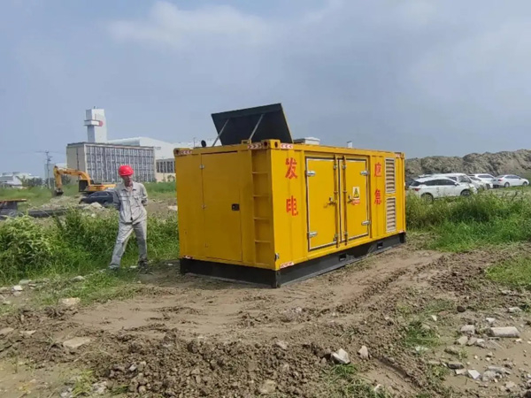 路南200KW柴油发电机机组每小时的油耗量受哪些因素影响？
