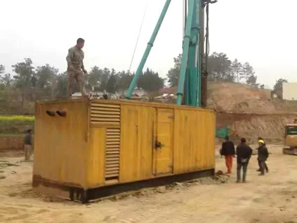 路南如何判断水冷式机油散热器密封件是否需要更换？